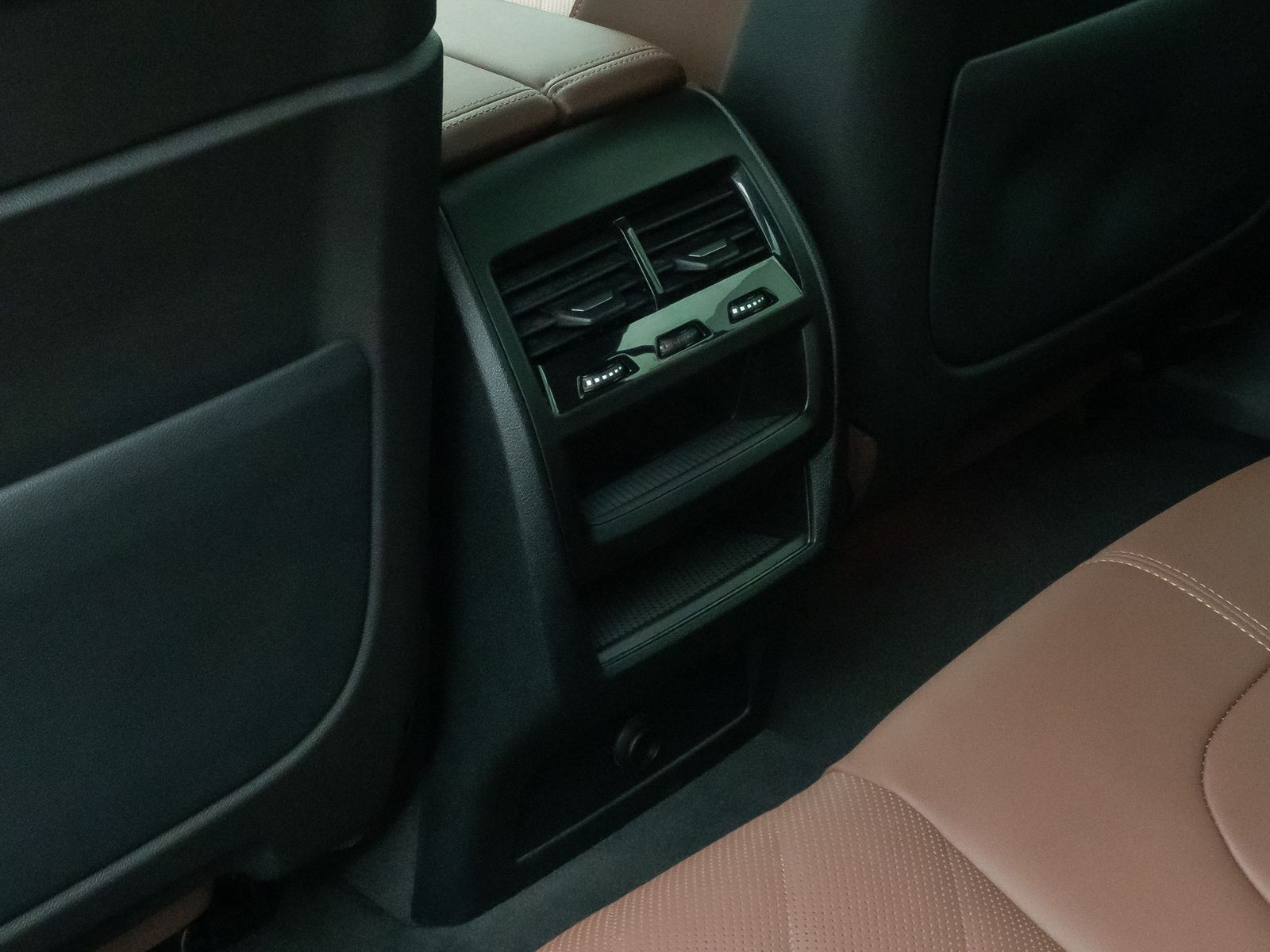 Fahrzeugabbildung BMW X5 xD40d M Sport 360&deg; HUD H/K DAB Massage 22Zoll