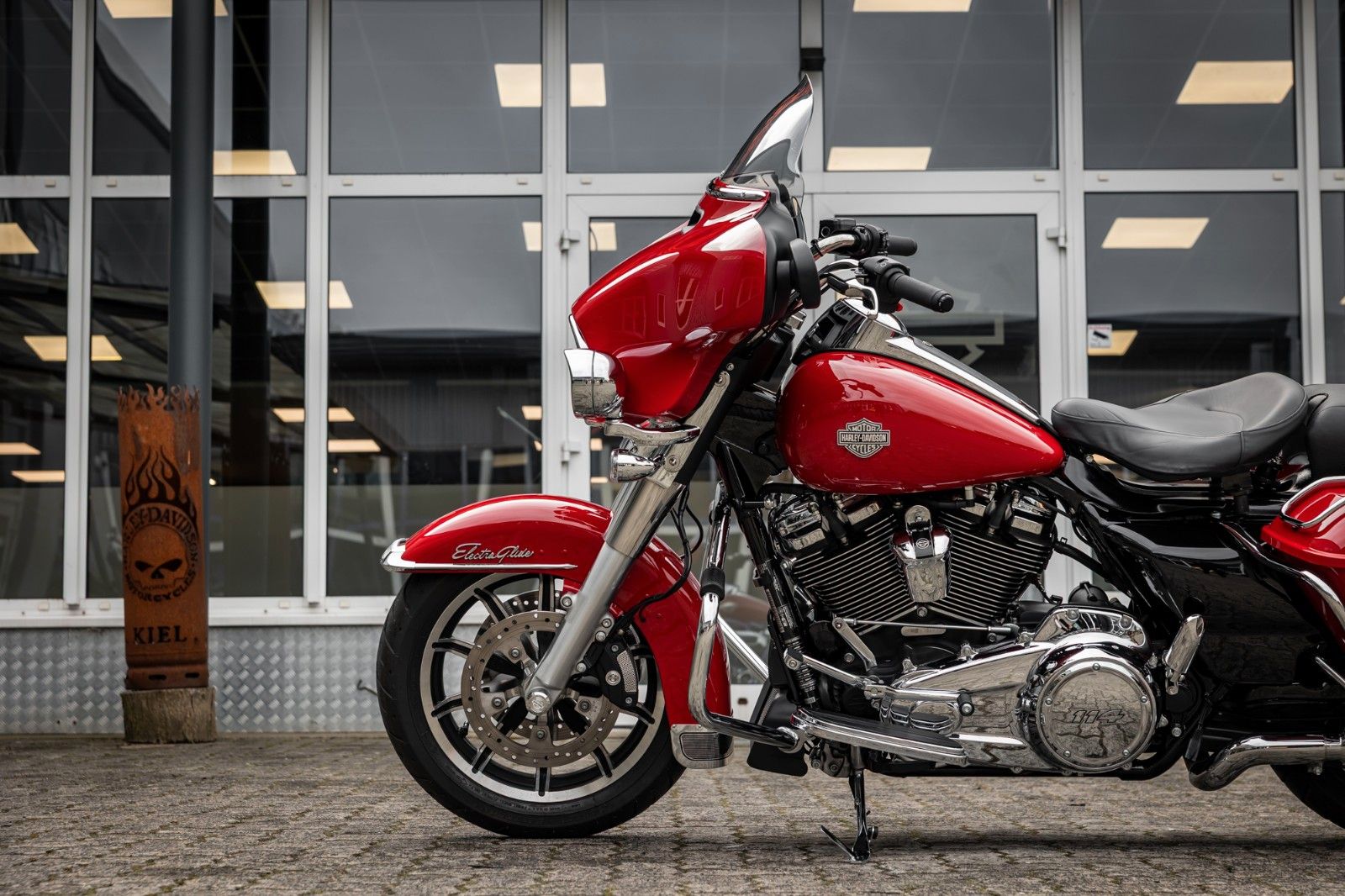 Fahrzeugabbildung Harley-Davidson FLHTP Electra Glide Standard - Firefighter