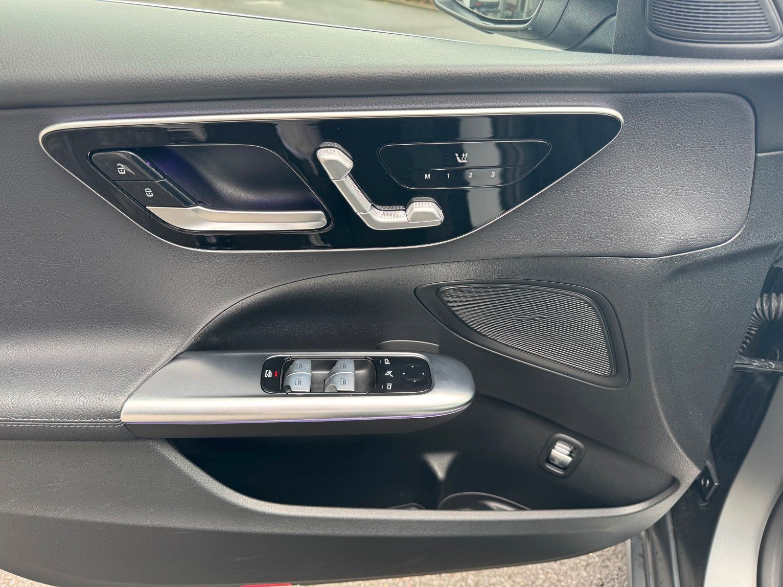 Fahrzeugabbildung Mercedes-Benz C 220 d T AVANTGARDE AHK+Memory+HUD+Distr+Keyles