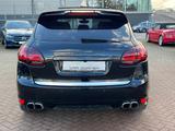 Porsche Cayenne Turbo FOND ENTERTAINMENT ABSOLUT VOLL - Porsche aus 2012: Turbo