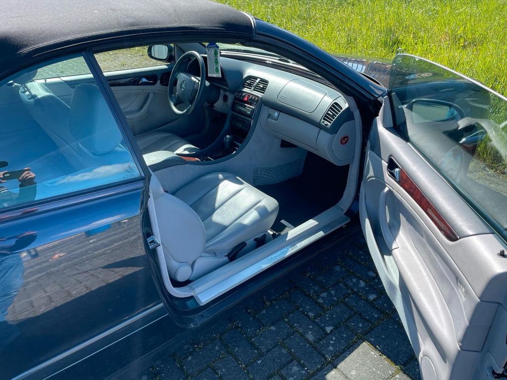 Mercedes-Benz CLK 320