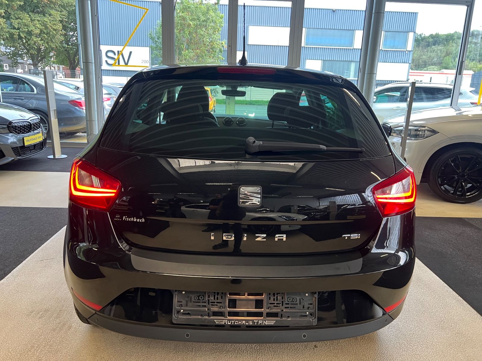 Fahrzeugabbildung SEAT Ibiza Style *NAVI * SITZHEIZUNG *KLIMAAUTOMATIK*