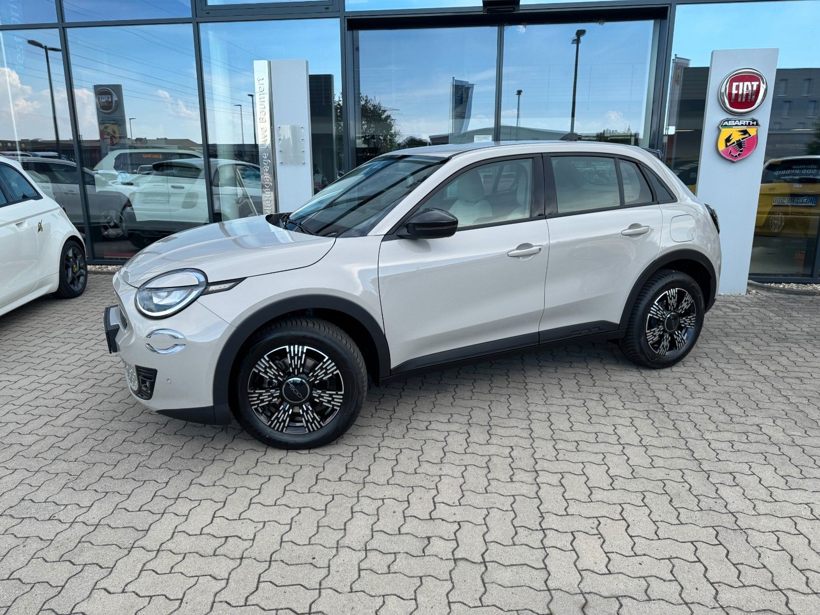 Fiat 600 1.2 110 Hybrid Icon + KomfortPaket imagem 3