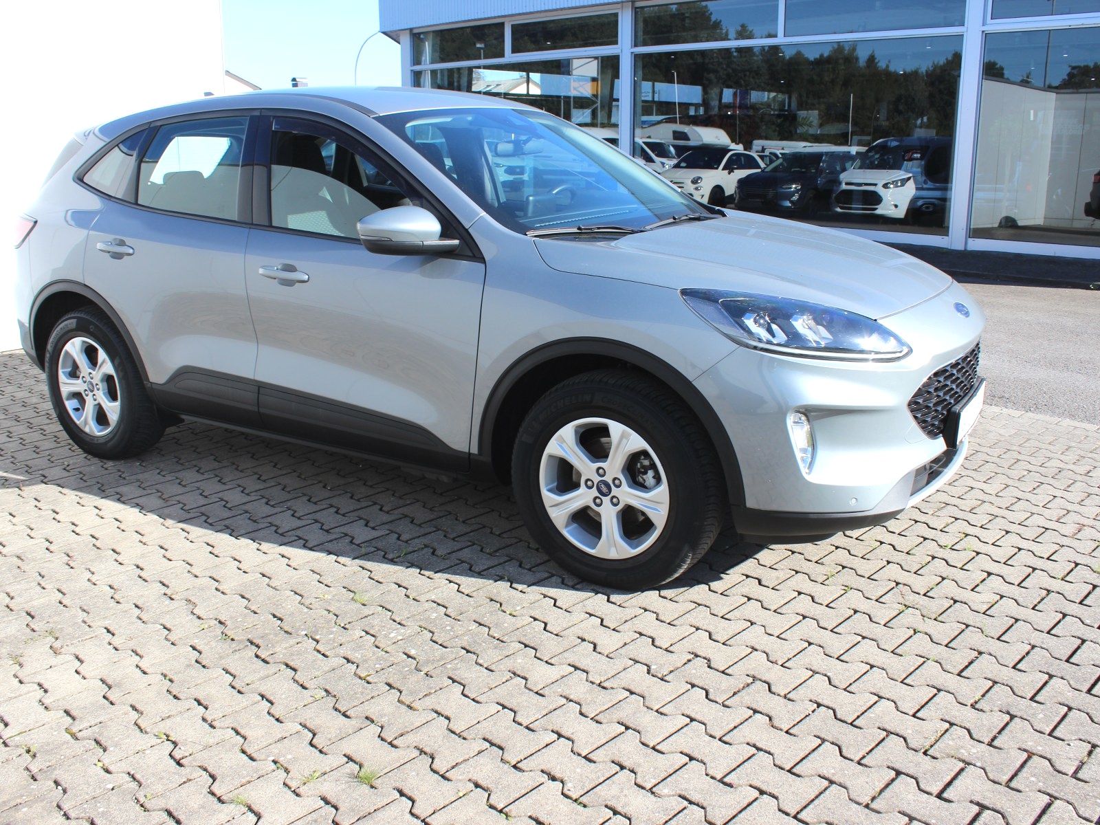 Fahrzeugabbildung Ford Kuga Plug-In Hybrid Cool & Connect 2,5 Duratec