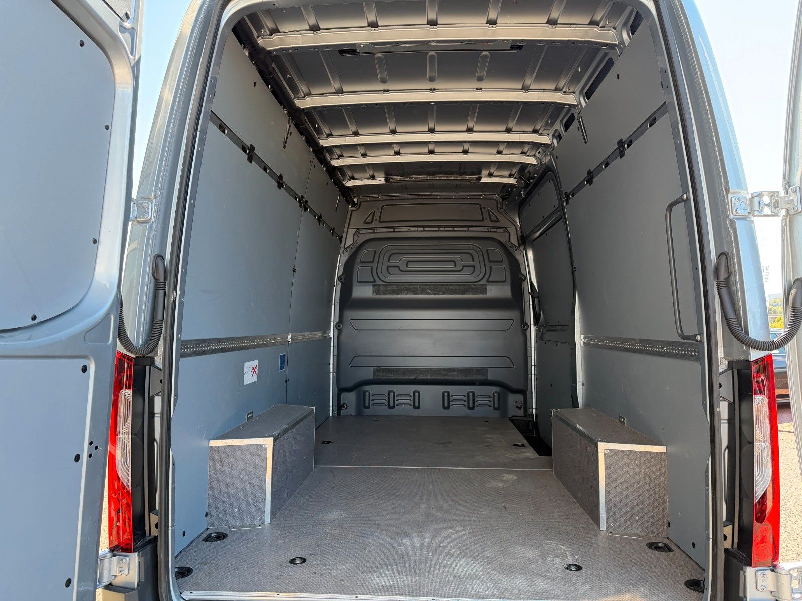 Fahrzeugabbildung Mercedes-Benz Sprinter 319 CDI 4x4 3665 Klima AHK Kamera