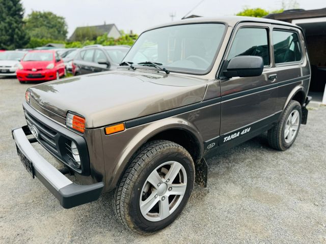 Lada Taiga 1.7 4x4/7403 km/E6/AHK(Groß)ca.2 Tonnen