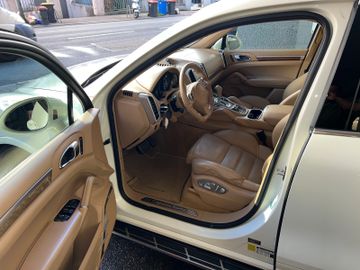Porsche Cayenne - 8