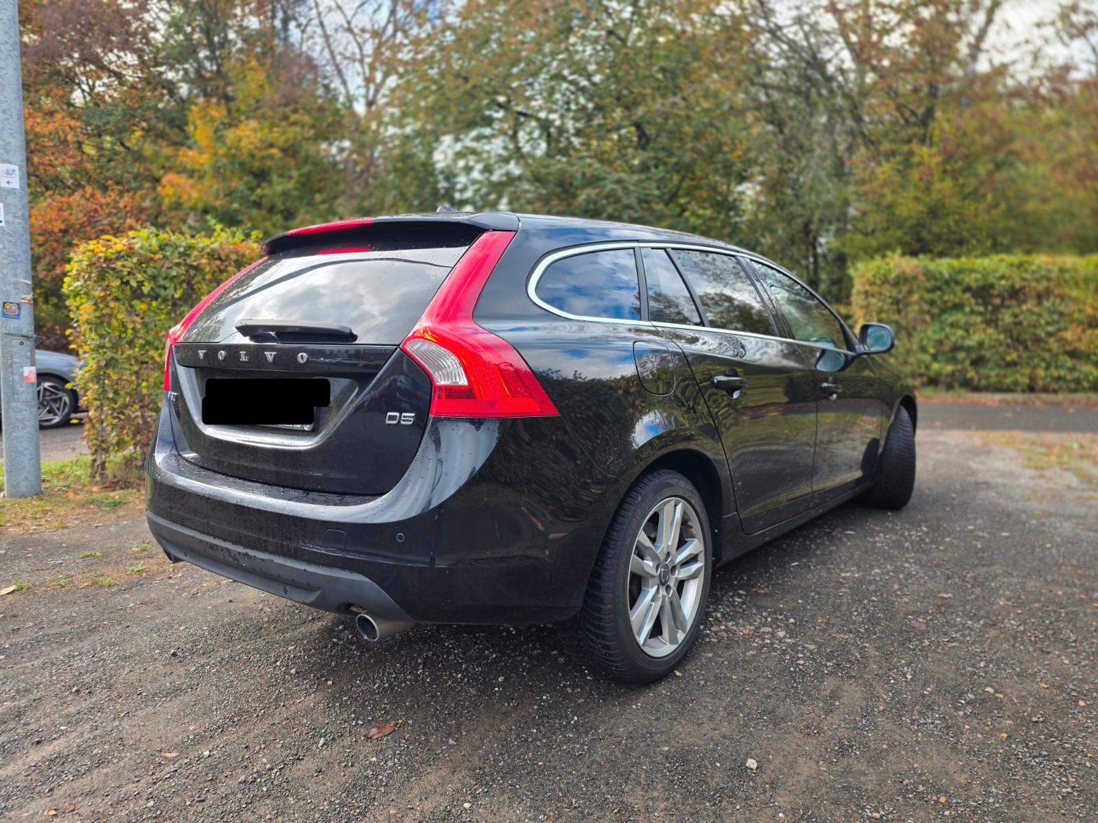 Volvo V60 2011 — interior