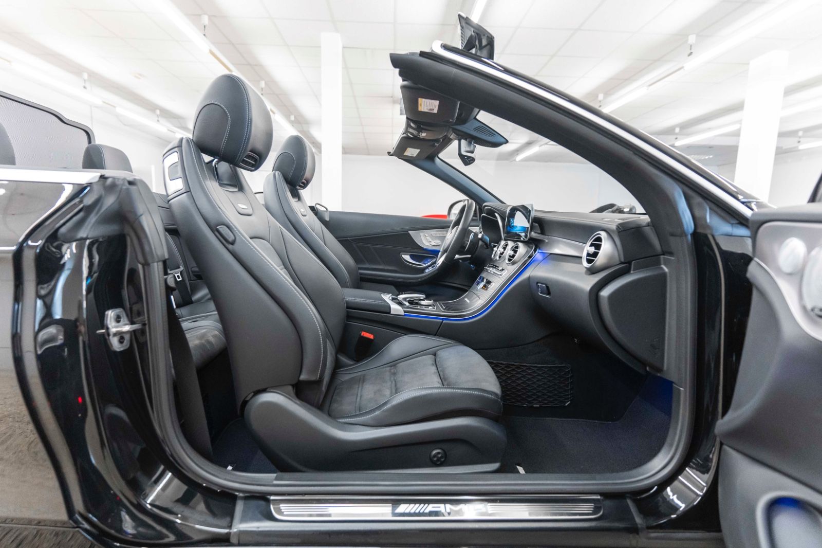 Fahrzeugabbildung Mercedes-Benz C 63 CABRIO AMG LED BURMESTER NAV KAM TOTW