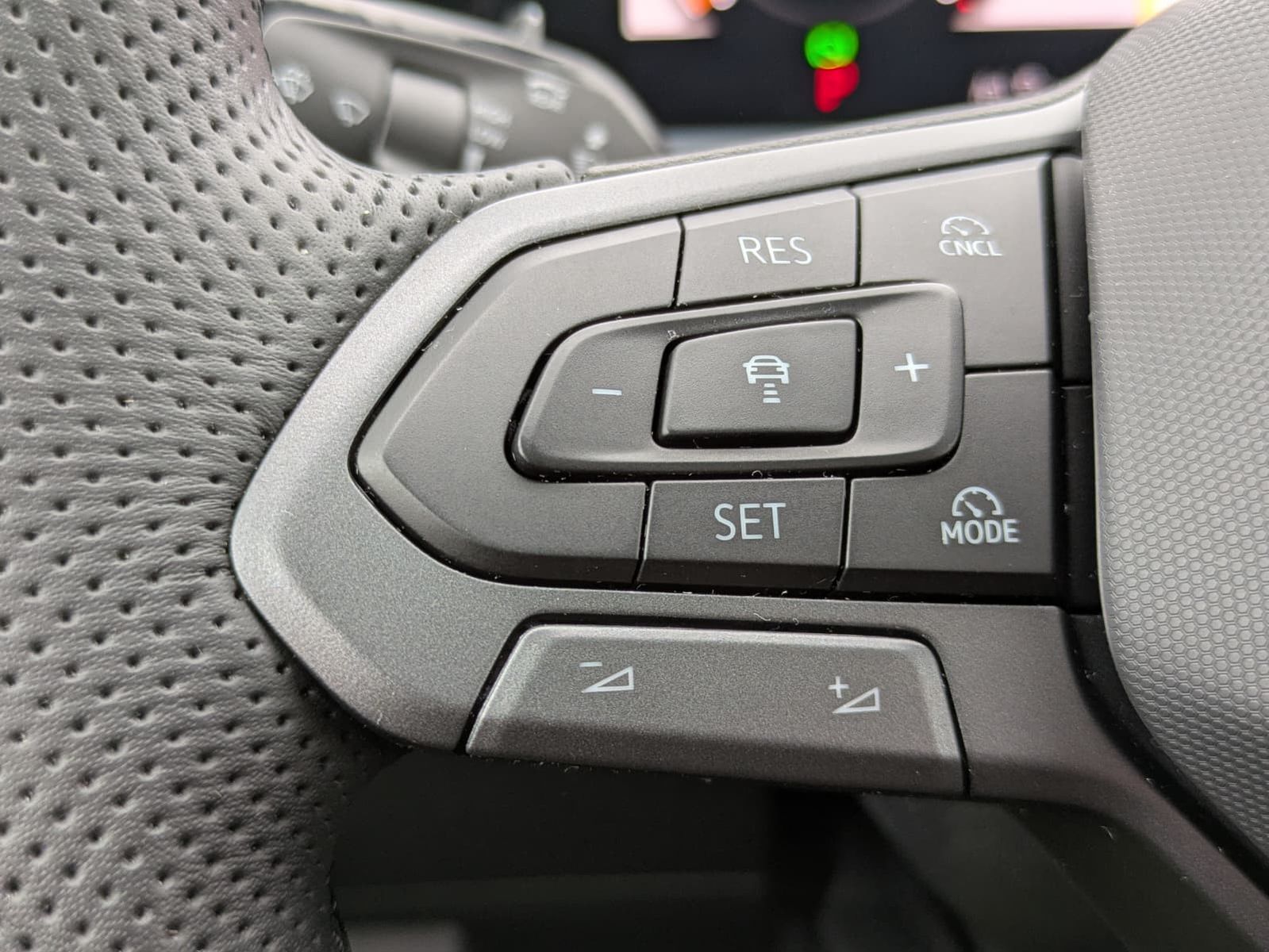 Fahrzeugabbildung Volkswagen Tayron 2.0 TDI 4M R-Line BLACK*7Si*MATRIX*PANO