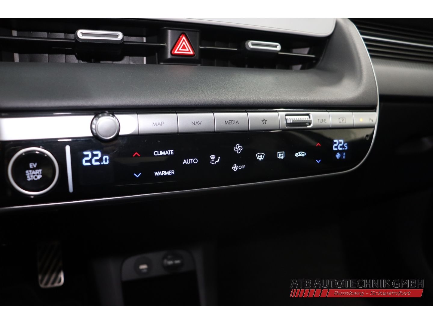 Fahrzeugabbildung Hyundai IONIQ 5 UNIQ 4WD 77,4 kWh Relax-Paket 20''LM-Fel