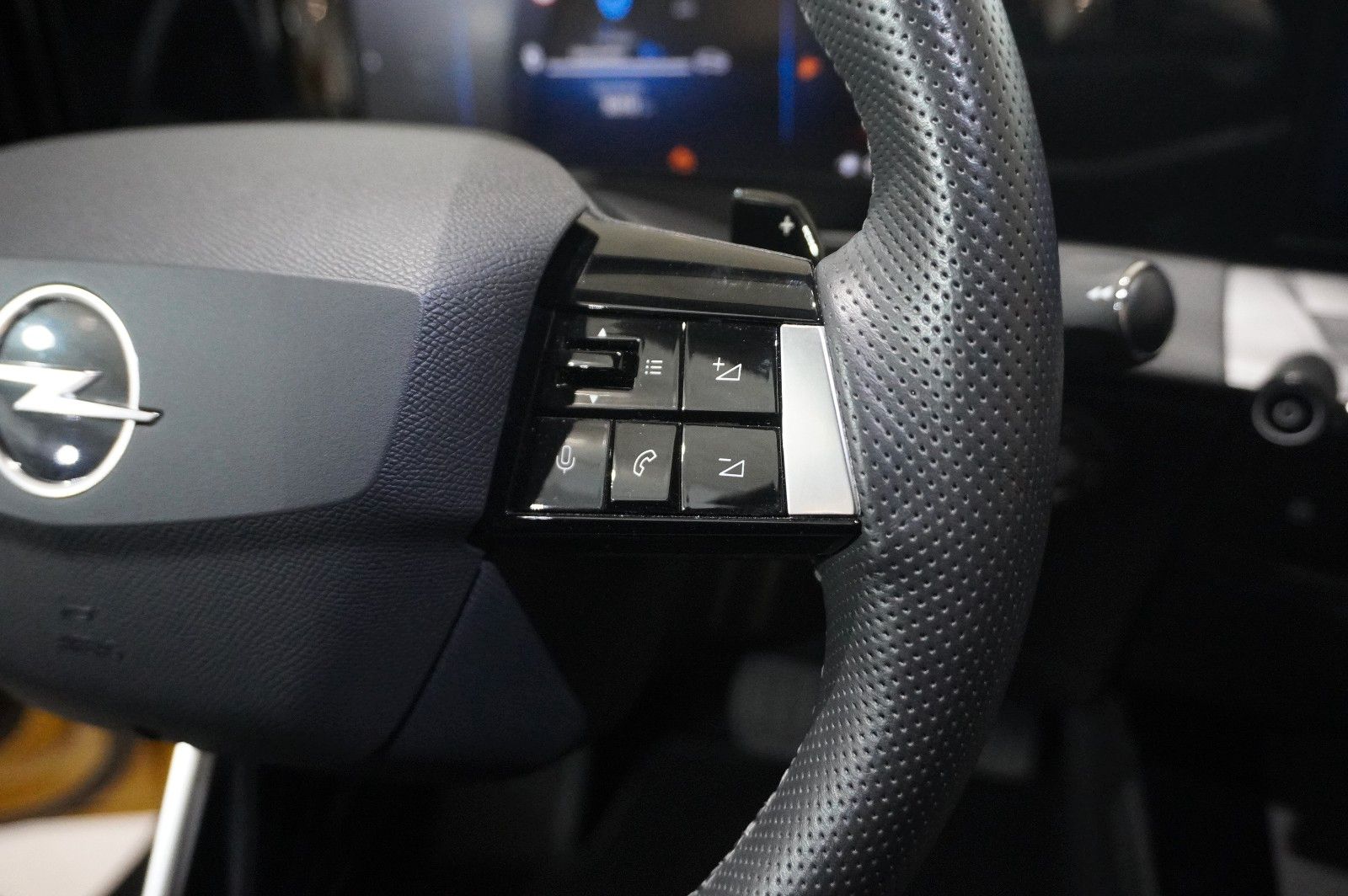 Fahrzeugabbildung Opel Astra L Lim. 1.6 HYBRID EDIT. NAVI/SPORT/KAMERA