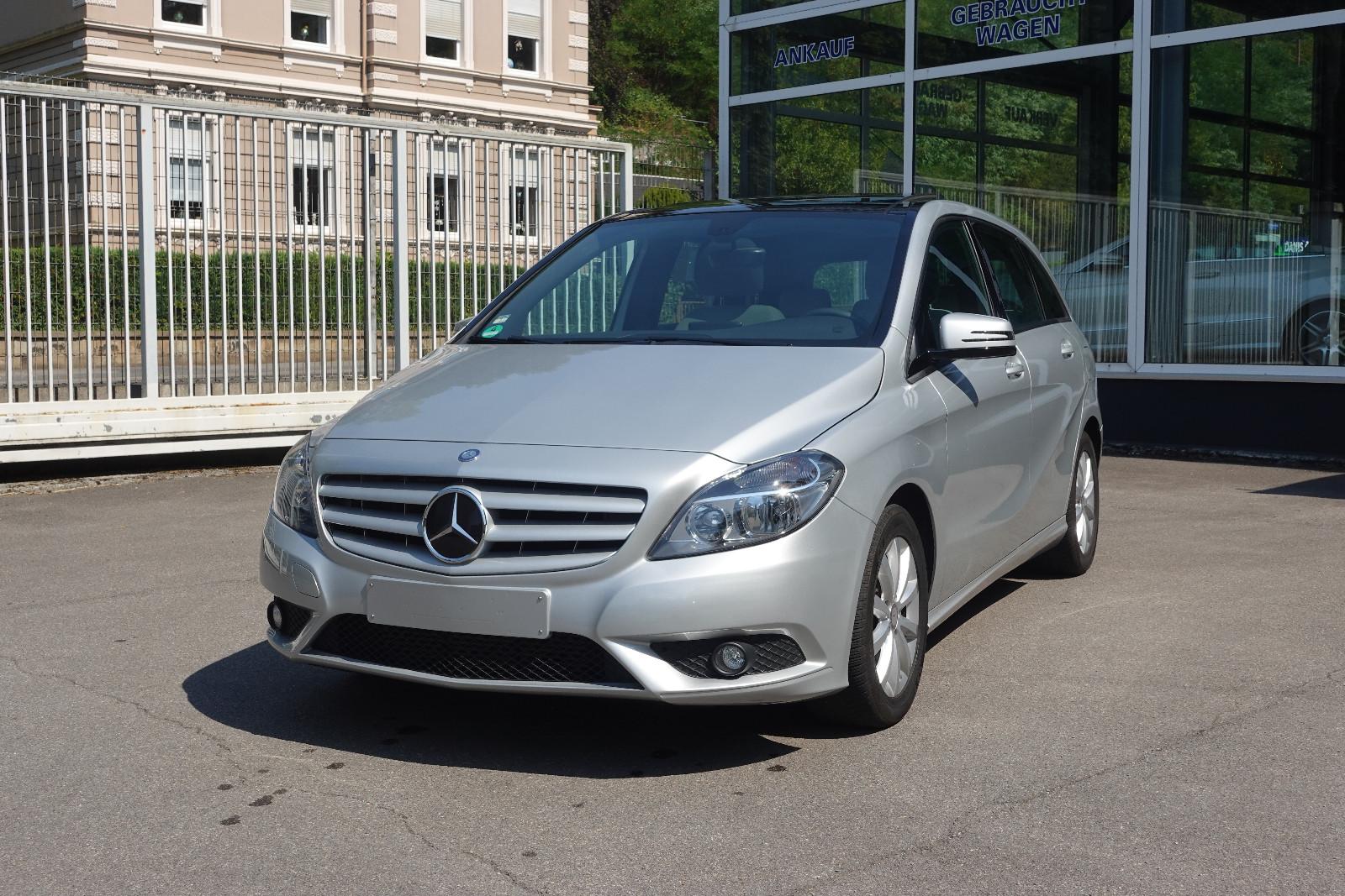 Mercedes-Benz B 180 Automatik Panorama Navi 1.Hand nur 53tKm