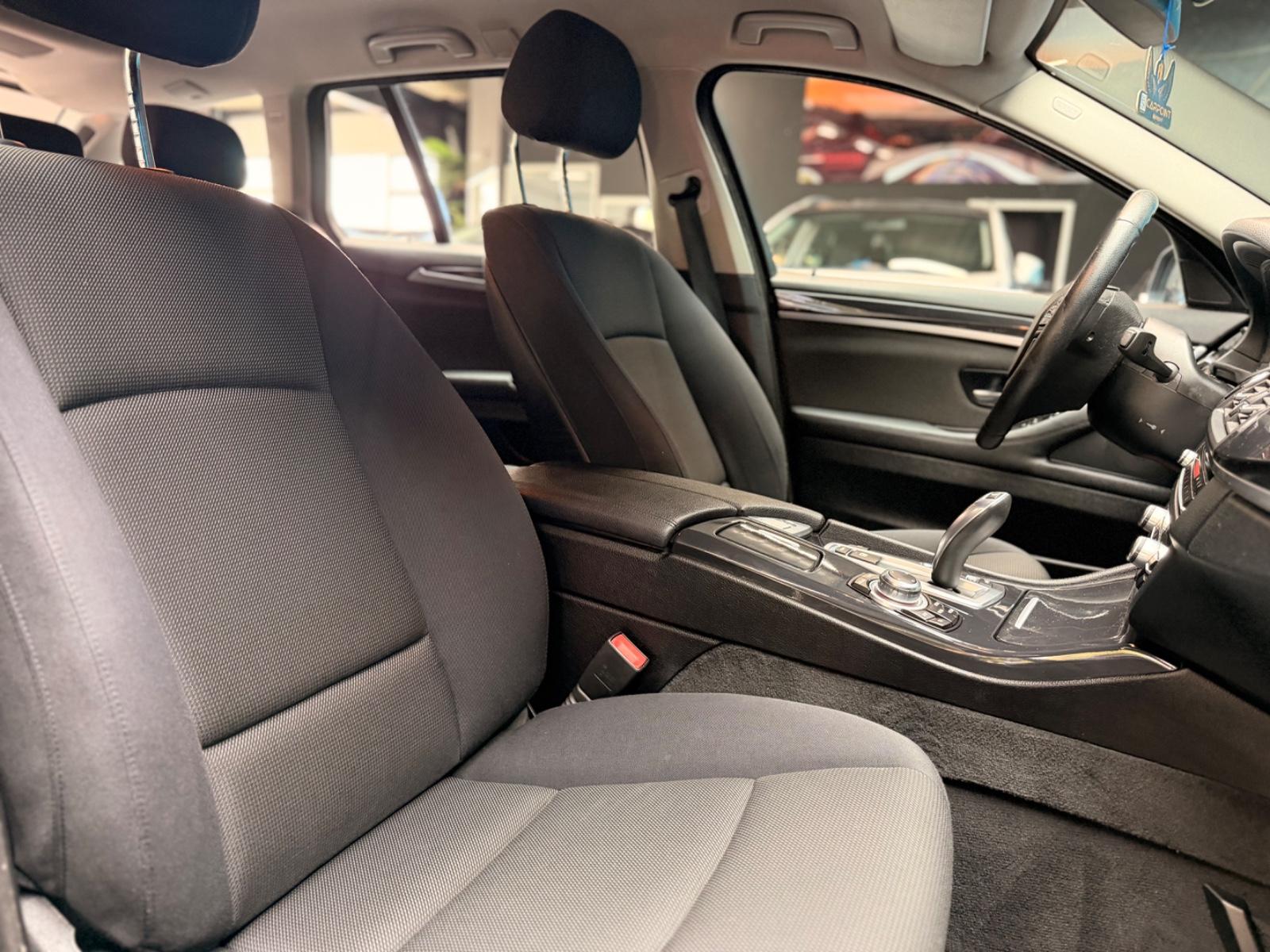 BMW 520i  Touring Bi-Xenon/AHK/Navi/BT/SHZ/PDC
