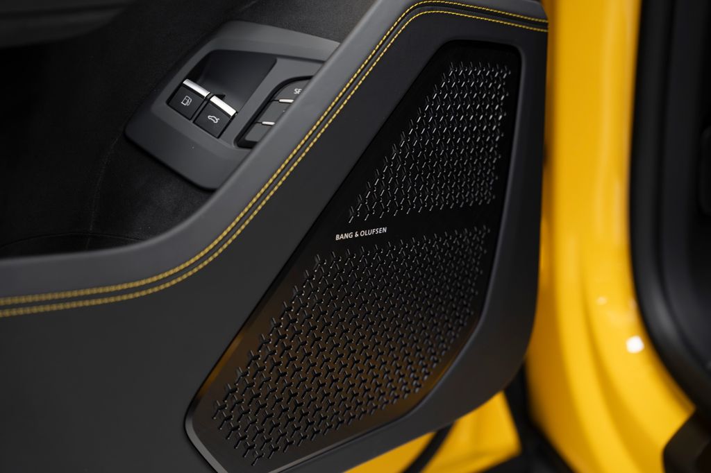 Urus 4.0 V8 SE YELLOW/BLACK YELLOW PANO B&O - Bild 26
