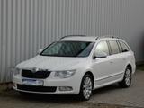 Skoda Superb Combi Elegance-Klima-Navi-Xenon-PDC-Alu - Skoda Superb Elegance mit Benzin-Antrieb