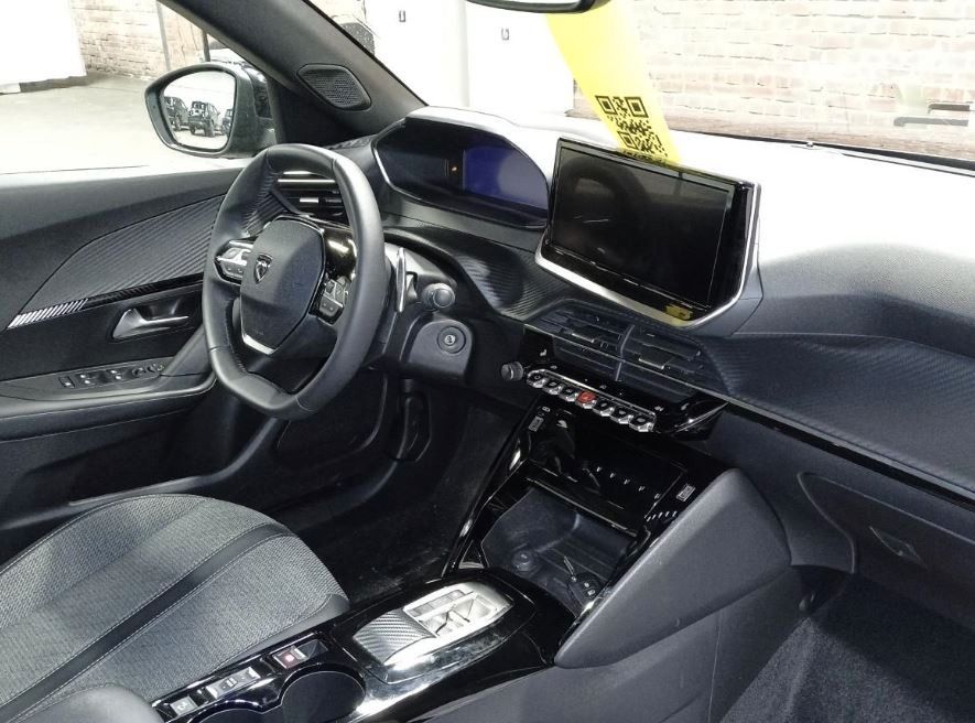 Fahrzeugabbildung Peugeot 2008 1.2T ALLURE 8-EAT NAVI/LED/VIRT./SPORT/SHZ