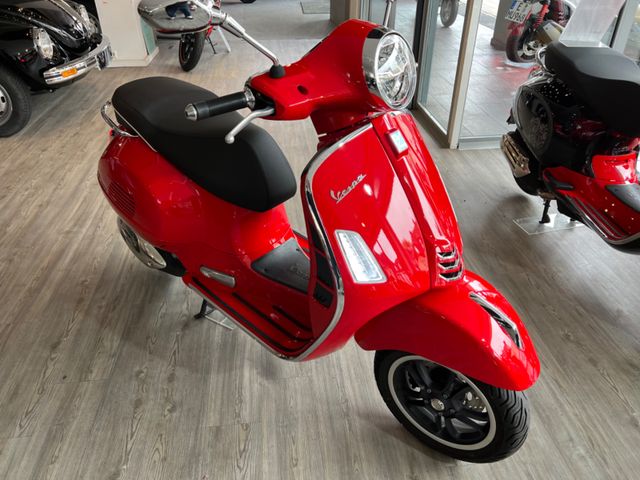 Обзор мотоцикла Vespa GTS 300 Yacht Club 2018 - характеристики, фото, отзывы Обзор мотоцикла Vespa GTS 300 Yacht Club 2018: характеристики, фото, отзывы