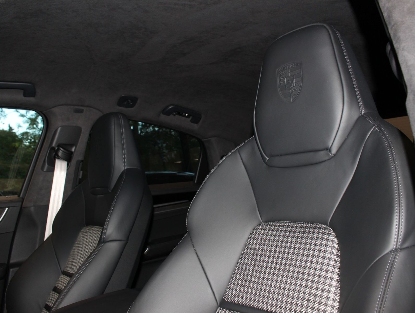 Fahrzeugabbildung Porsche Cayenne S Coupé Leichtbau-Sport-Paket Carbon