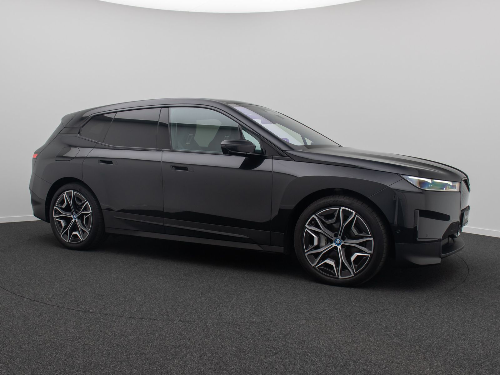 Fahrzeugabbildung BMW iX xD40 SkyLounge H/K 360° Laser ACC DAB 22Zoll