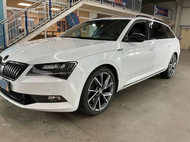 Skoda Superb Combi Sportline AHK+Standhzg.+Panoramad.