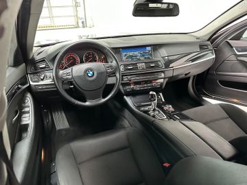 Fahrzeugabbildung BMW 525d Touring Aut Stop&Go NaviProf Xenon PDC LM