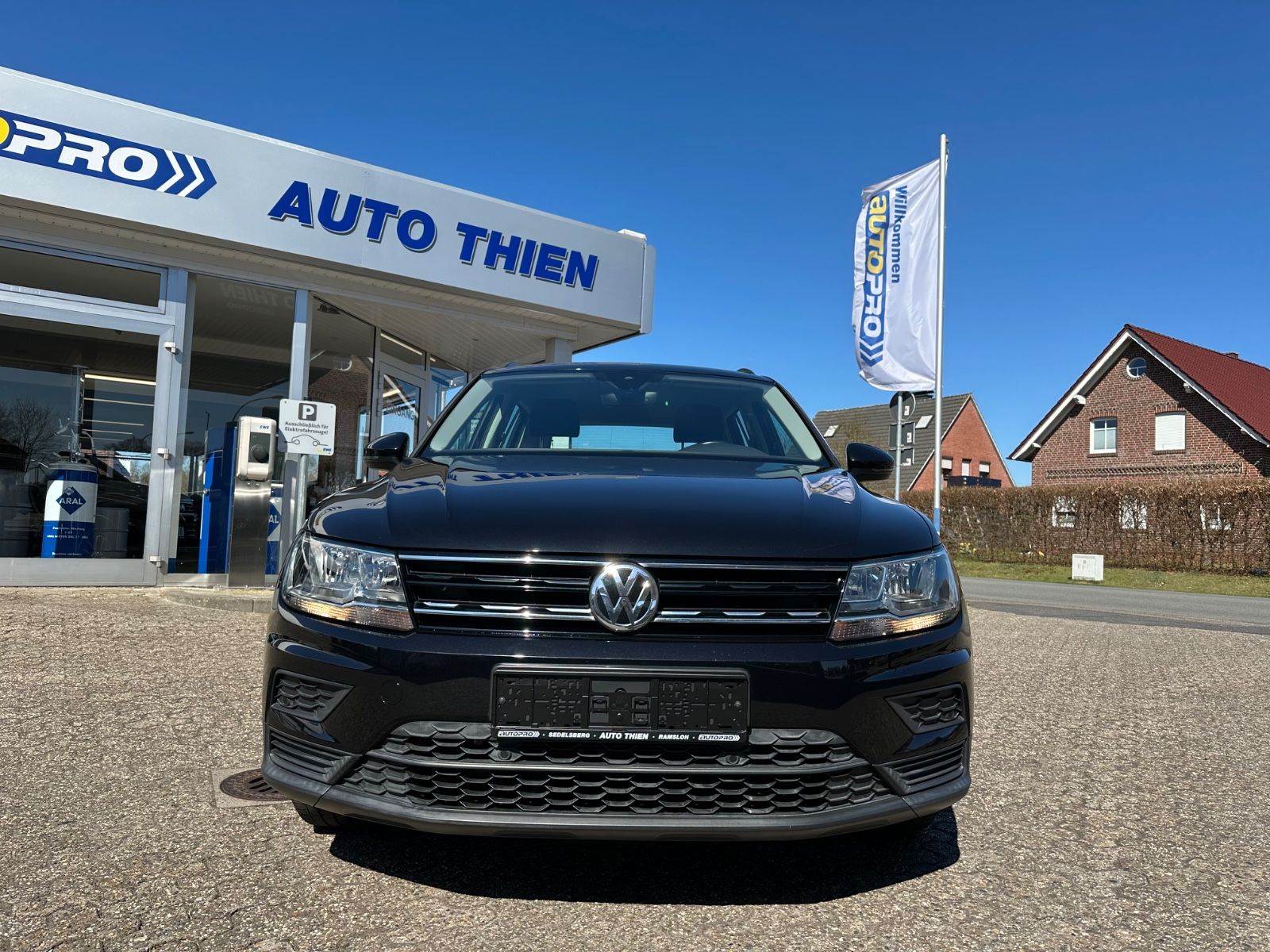 Fahrzeugabbildung Volkswagen Tiguan 1.4 TSI Trendline AHK/GRA/Navi/ErgoSitz