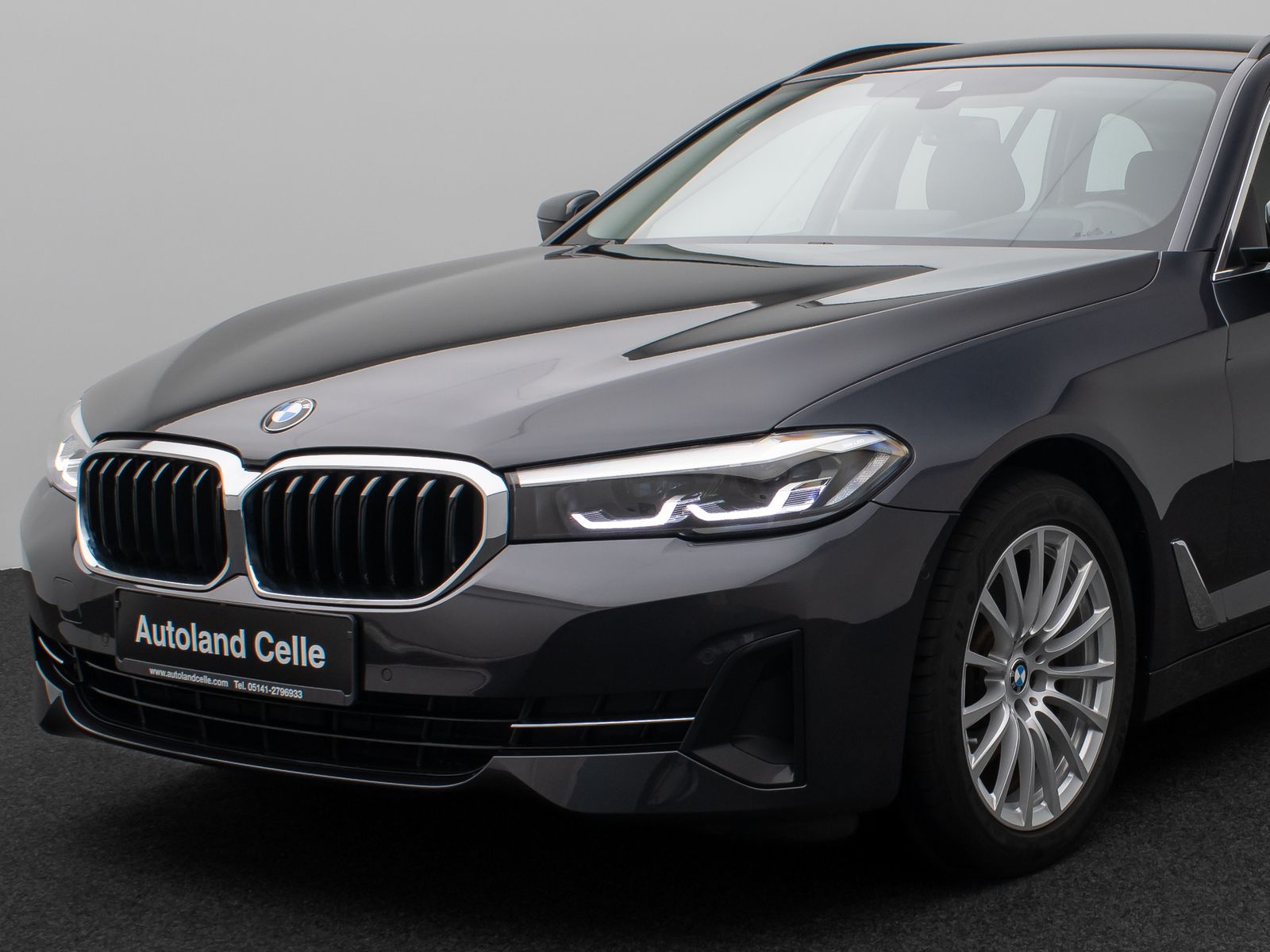 Fahrzeugabbildung BMW 520d Kamera HUD DAB 4xKlima DrivingAssist Alarm