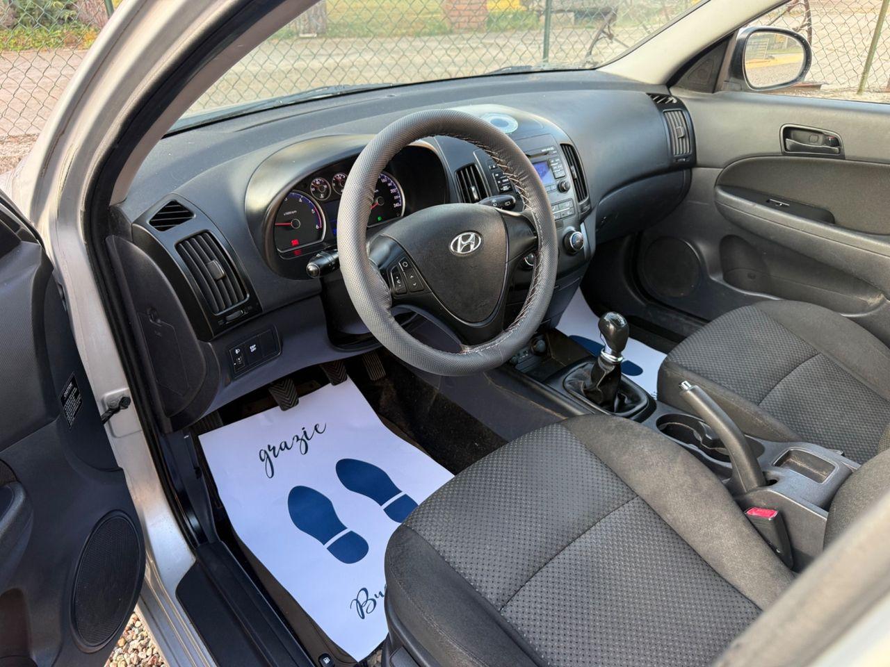 Hyundai i30 2011 — photo 12