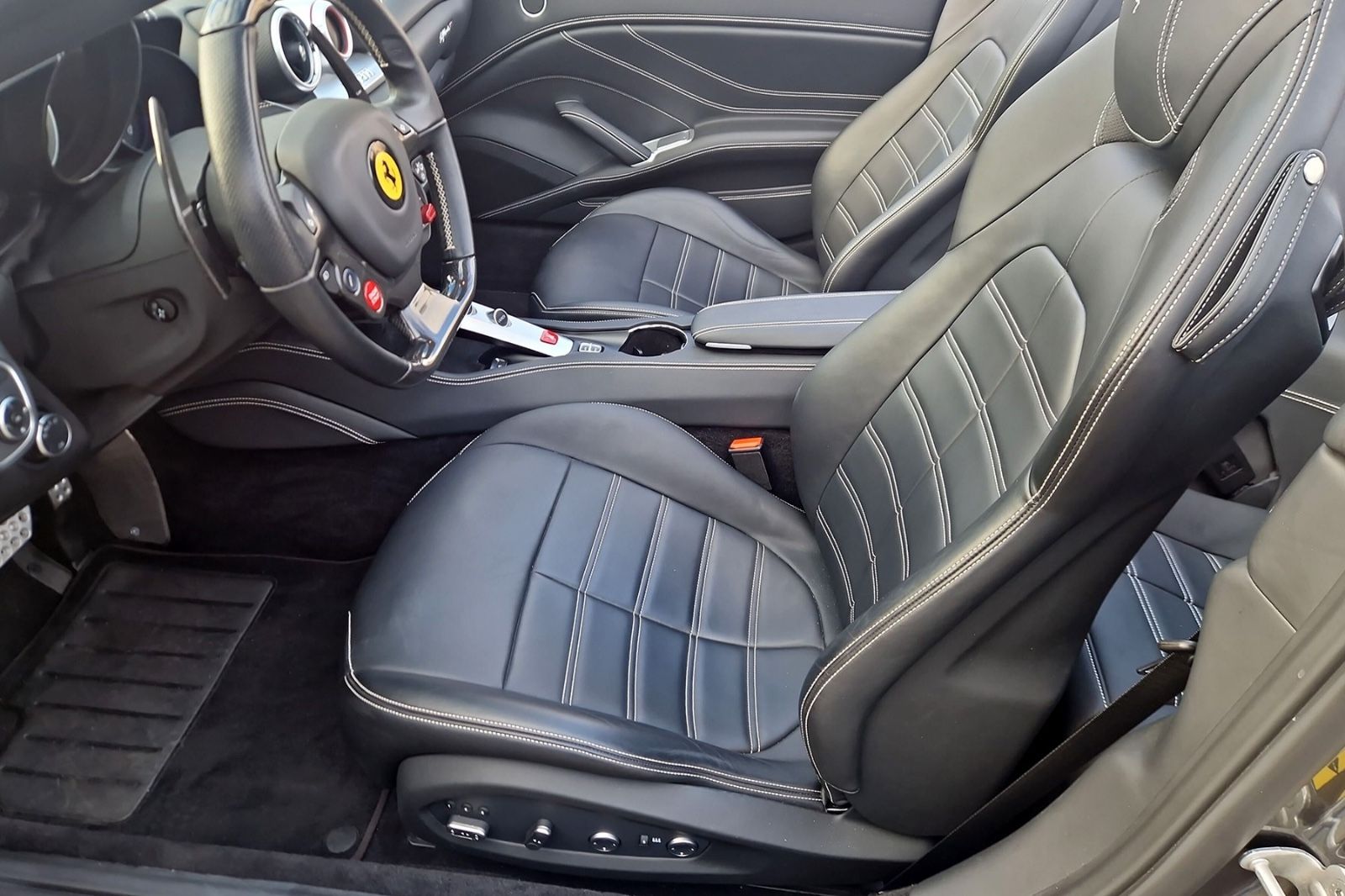 Fahrzeugabbildung Ferrari California T*Handling Speciale*LED*Karbon*TOP