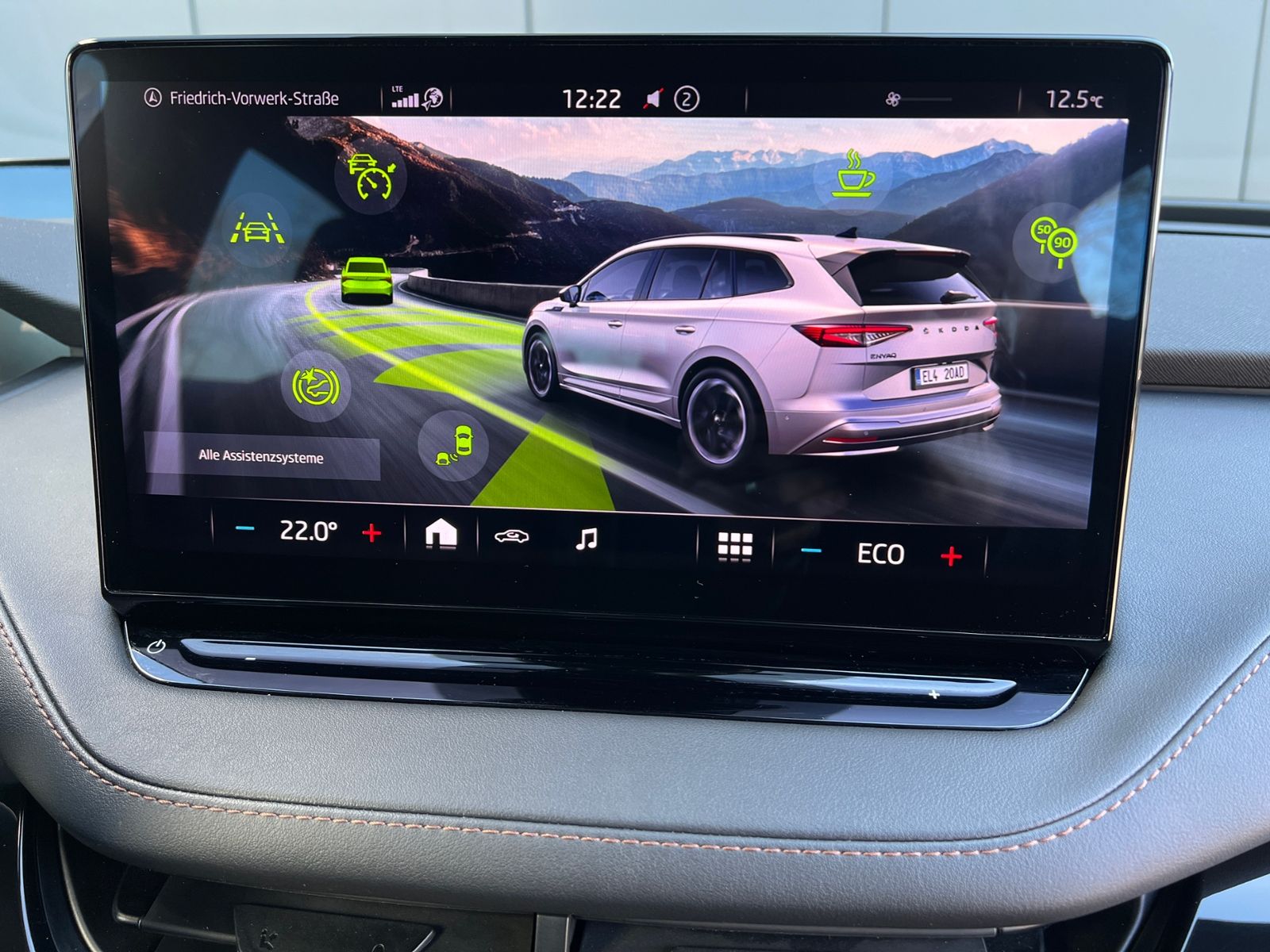 Fahrzeugabbildung SKODA Enyaq iV 80 Founders Edition *Wärmepumpe, Navi,