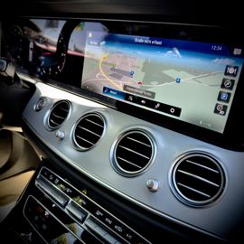Mercedes E 220 - 12