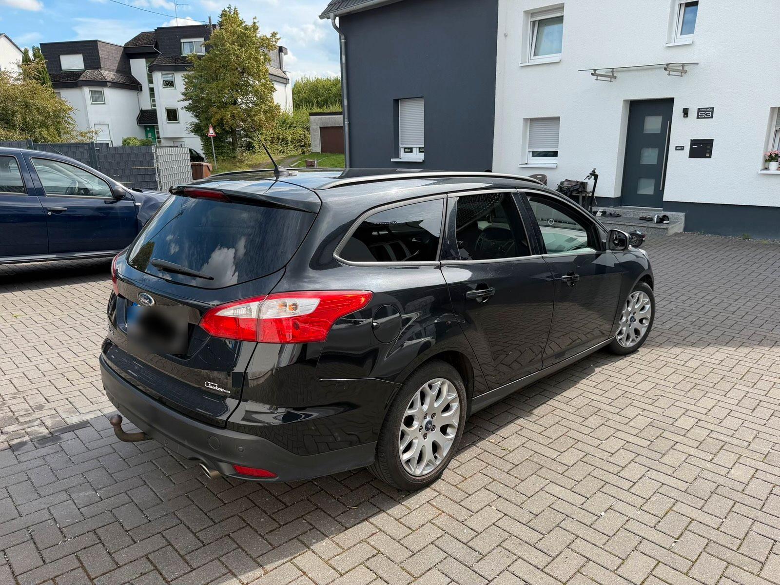 Ford Focus 2014 — interior