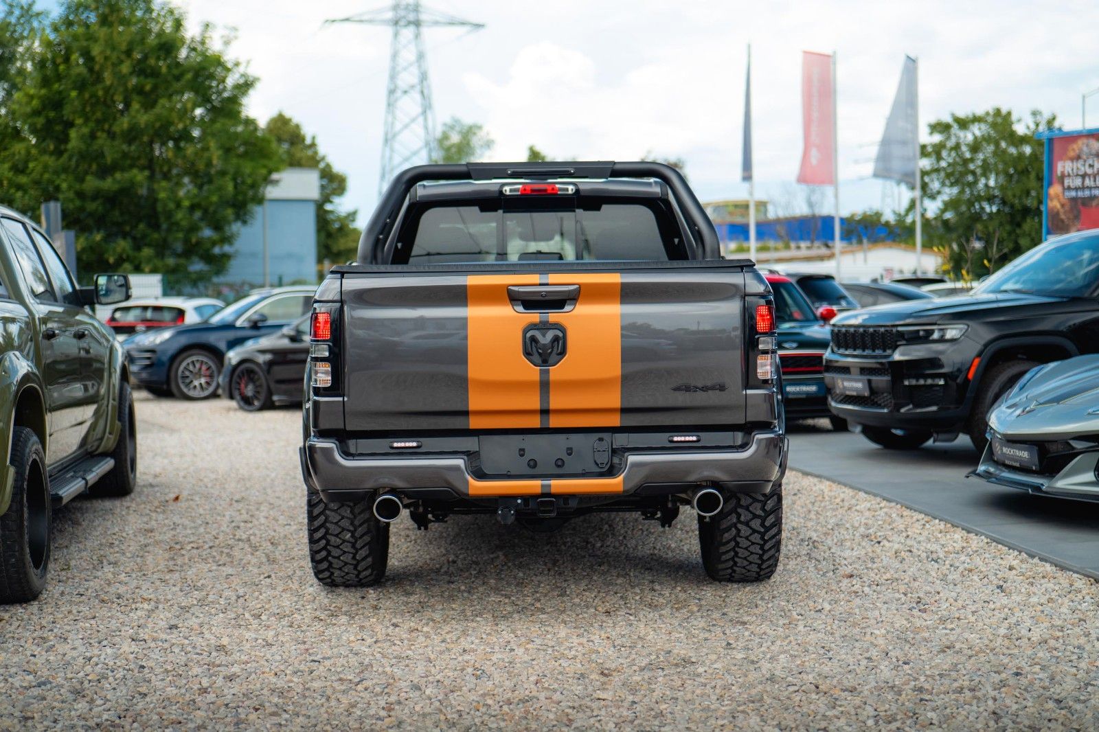 Fahrzeugabbildung Dodge RAM 5.7 V8 HEMI 4x4 OFFROAD Night-Paket *LED*19%