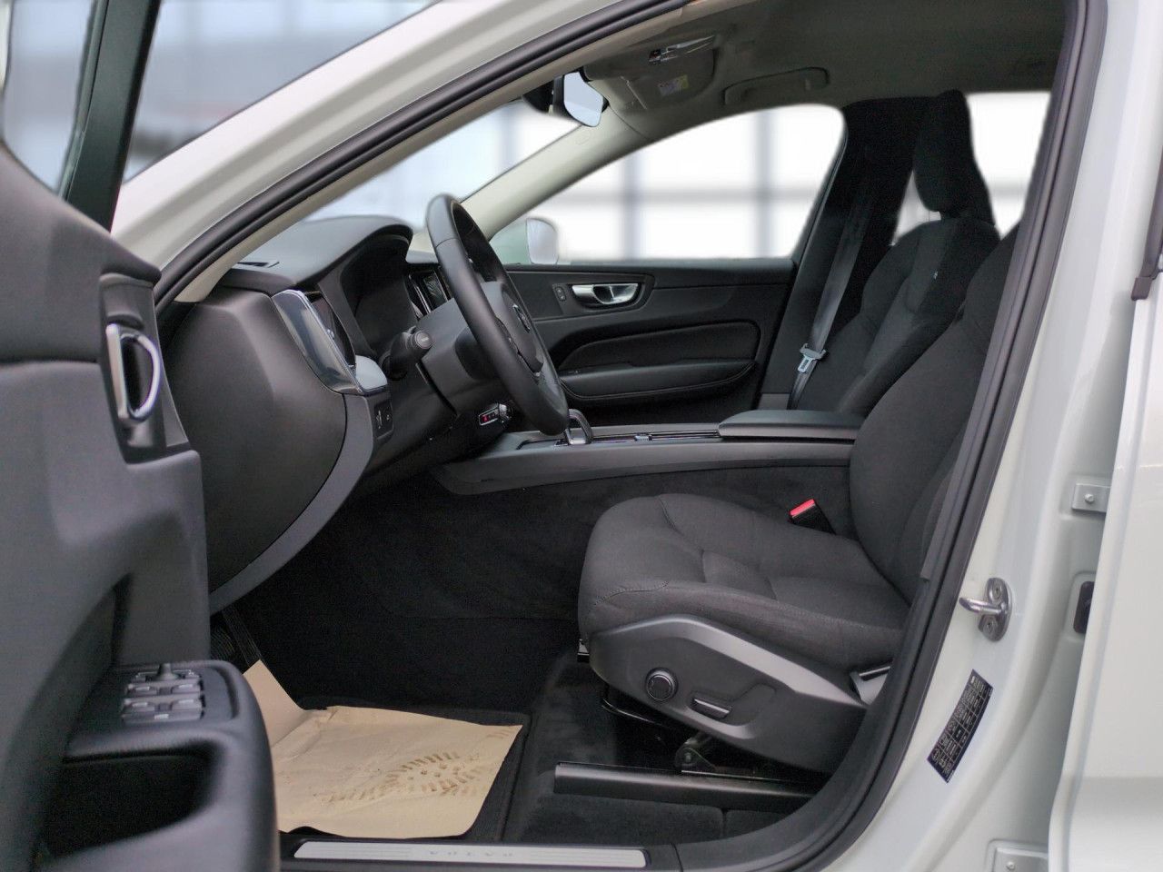 Volvo XC60 B4 (Diesel) Momentum Pro AWD Automatik Navi foto 10