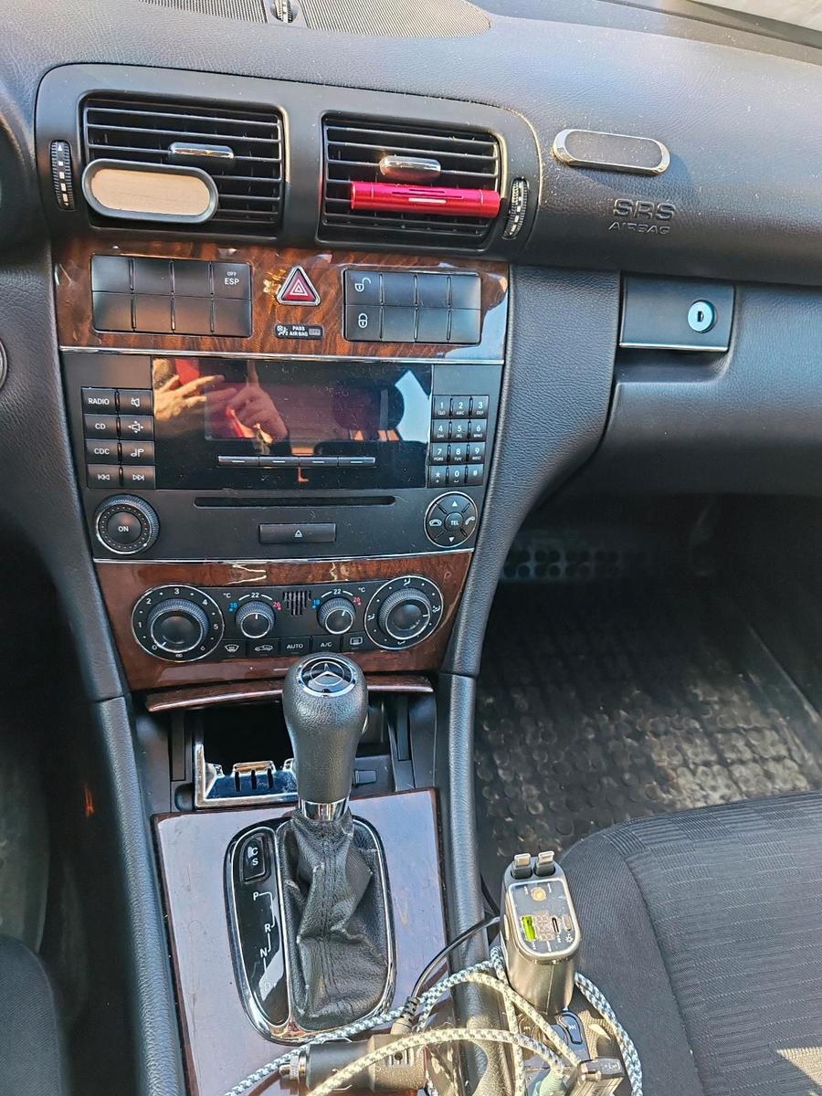 Mercedes-Benz C220 2005 — interior