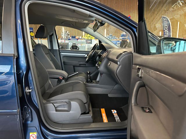 MYAUTOCENTER – Gebraucht- und Jahreswagen mit Werkstattservice in Pfaffenhofen Volkswagen Touran Comfortline *7-SITZER*2-ZONEN*TEMPO*