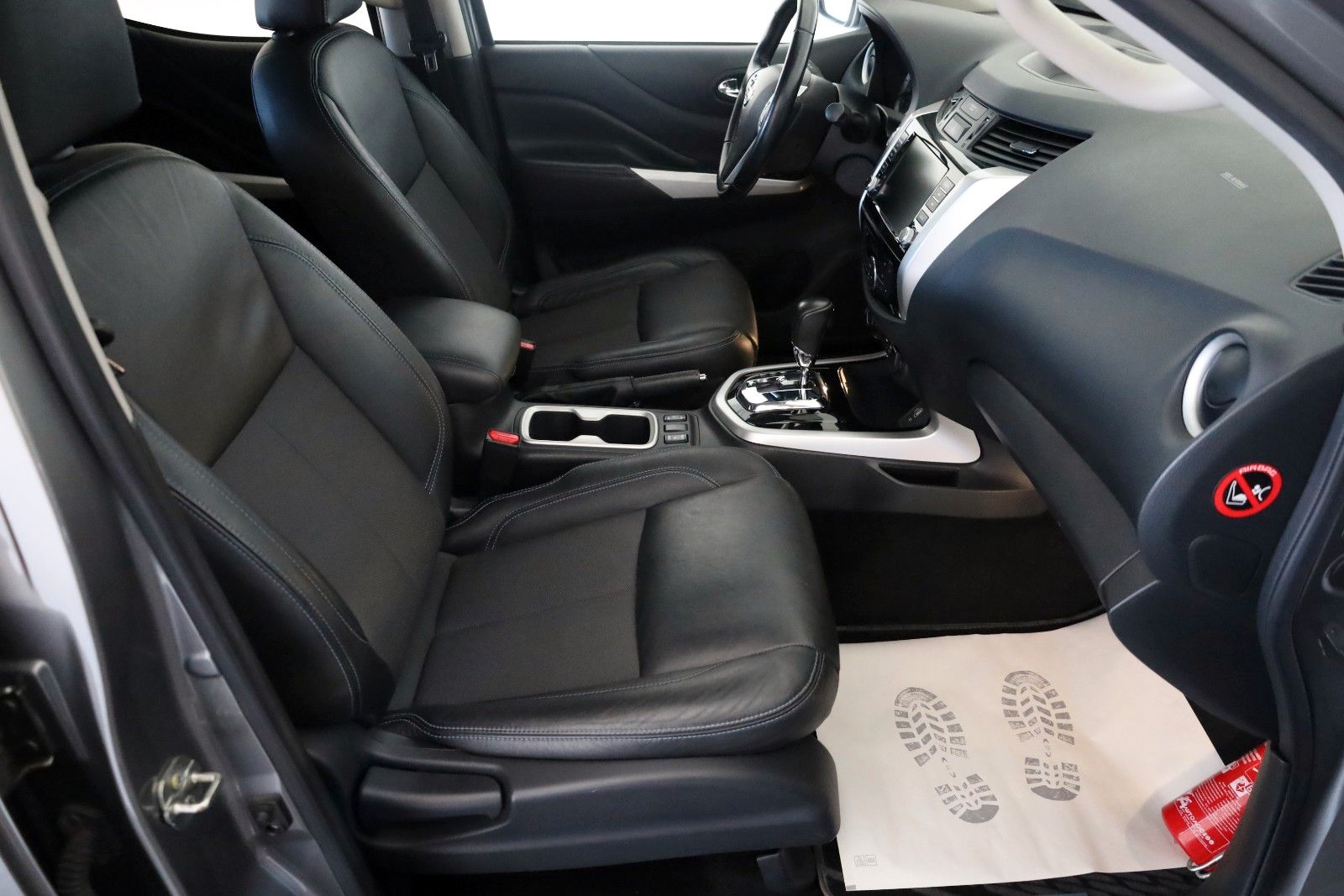 Fahrzeugabbildung Nissan Navara N-Guard DoCa 4x4 Leder,Navi,LED,SH,SD,360