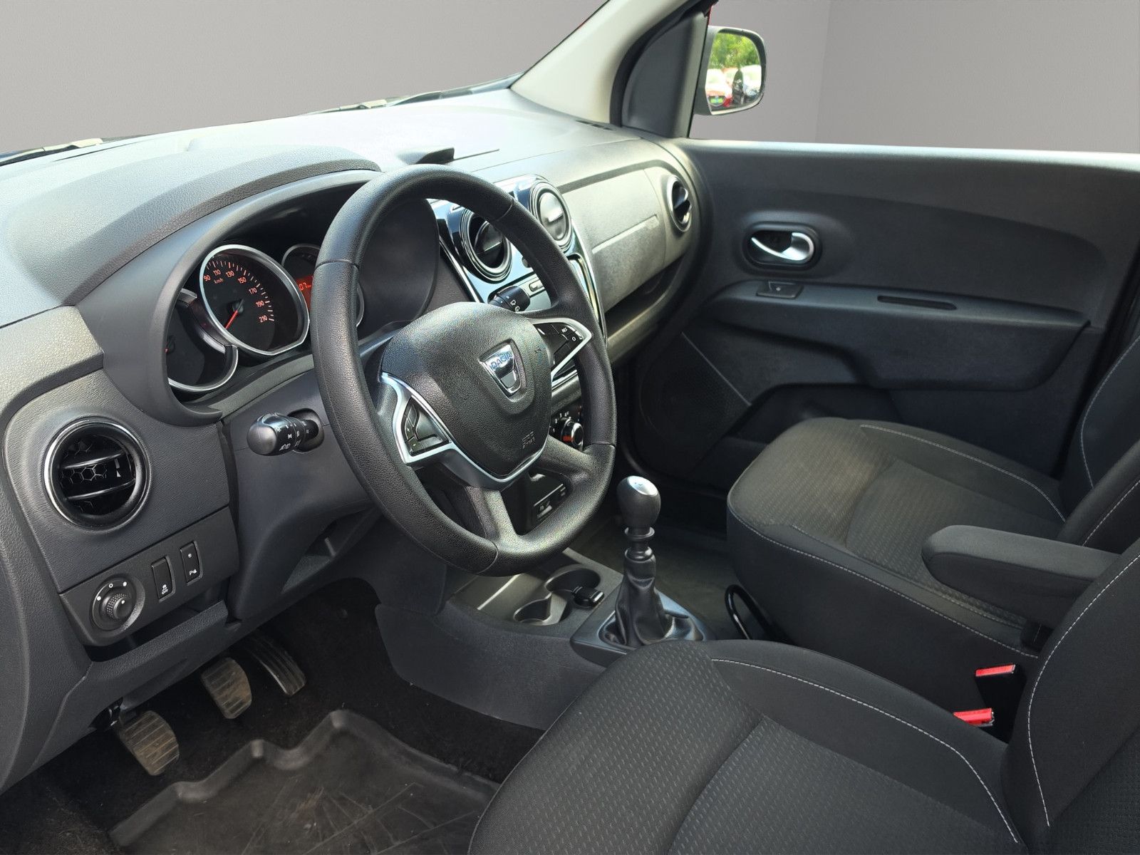 Fahrzeugabbildung Dacia Lodgy Comfort 7x Sitzer Navigation Tempomat