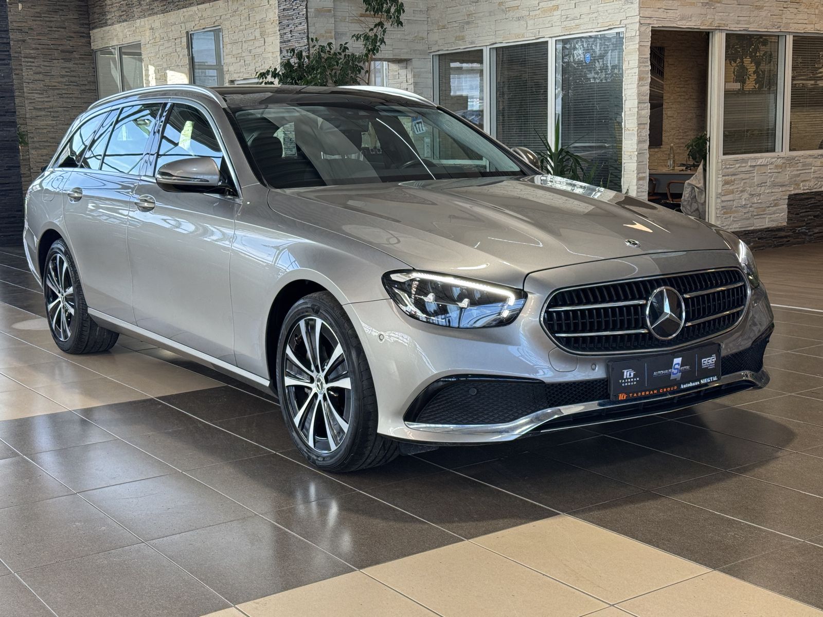 Mercedes-Benz E 300 e Business Pano R.Cam Navi LED SHZ DAB 