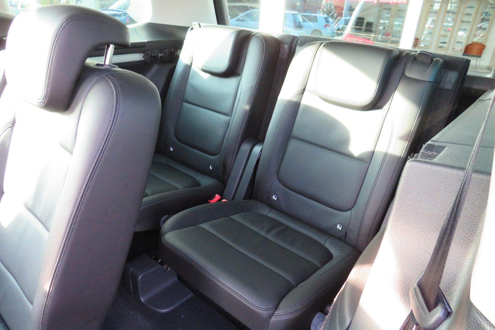 Fahrzeugabbildung Volkswagen Sharan Highline TDI DSG 7-S XENON ACC AHK "VOLL"