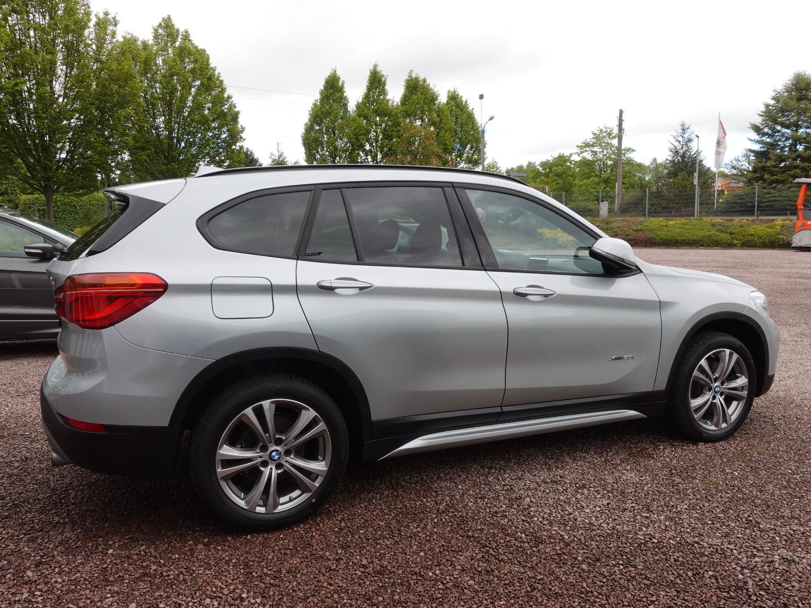 Fahrzeugabbildung BMW X1 xDrive20i A Sport Line