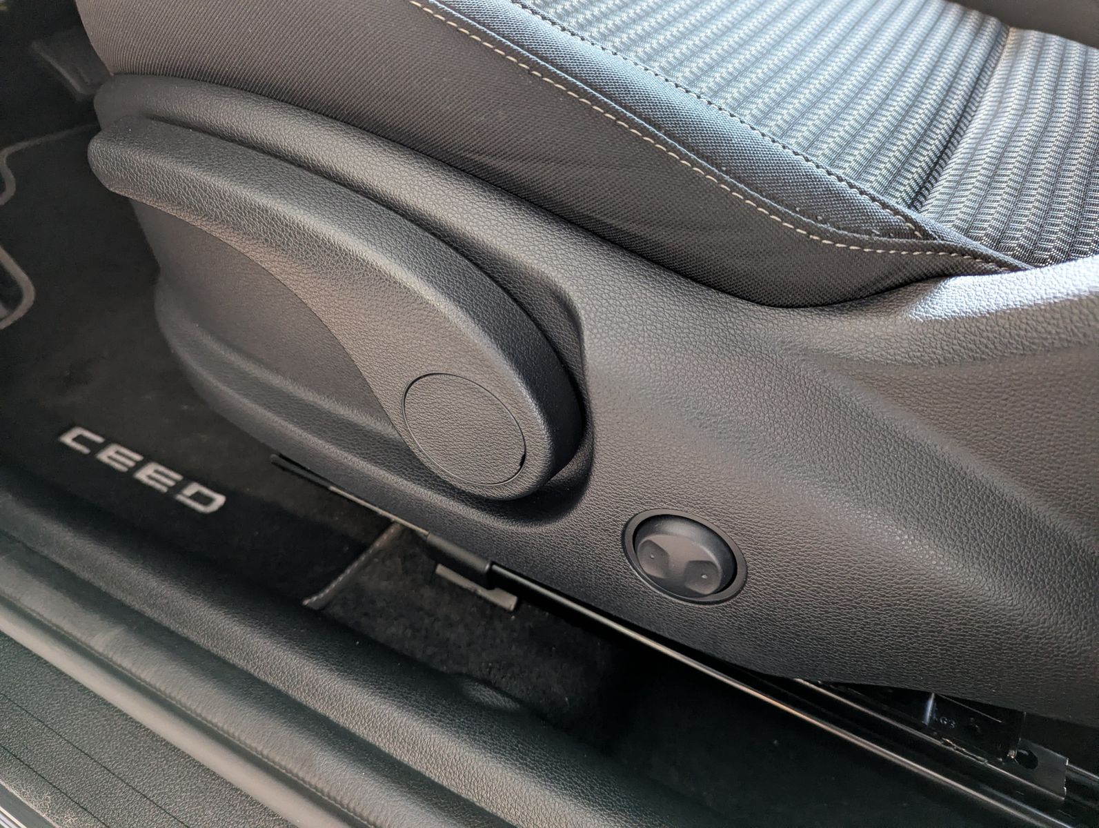Fahrzeugabbildung Kia cee'd Sportswagon 1.5 DCT Spirit LED JBL Cam 7J
