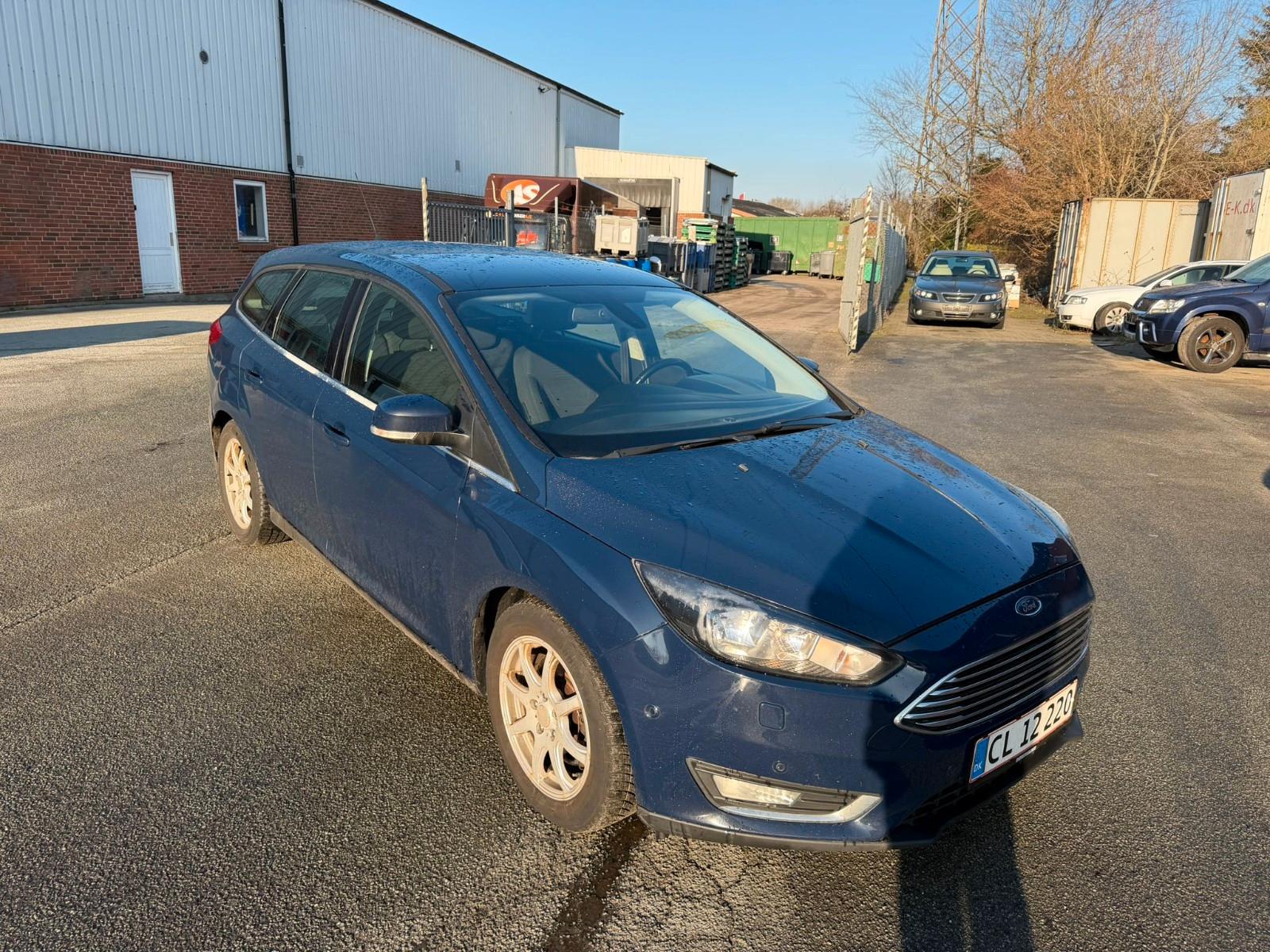 Ford Focus 2015 — interior