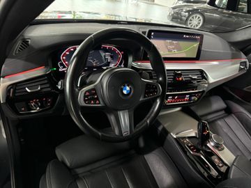 Fahrzeugabbildung BMW 530d Tour Luxury Line Pano ACC M Sportfahwerk