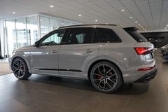 AUDI SQ7 TFSI | Pano | Carbon | HuD | B&O | Nardograu AUDI SQ7 TFSI | Pano | Carbon | HuD | B&O | Nardograu