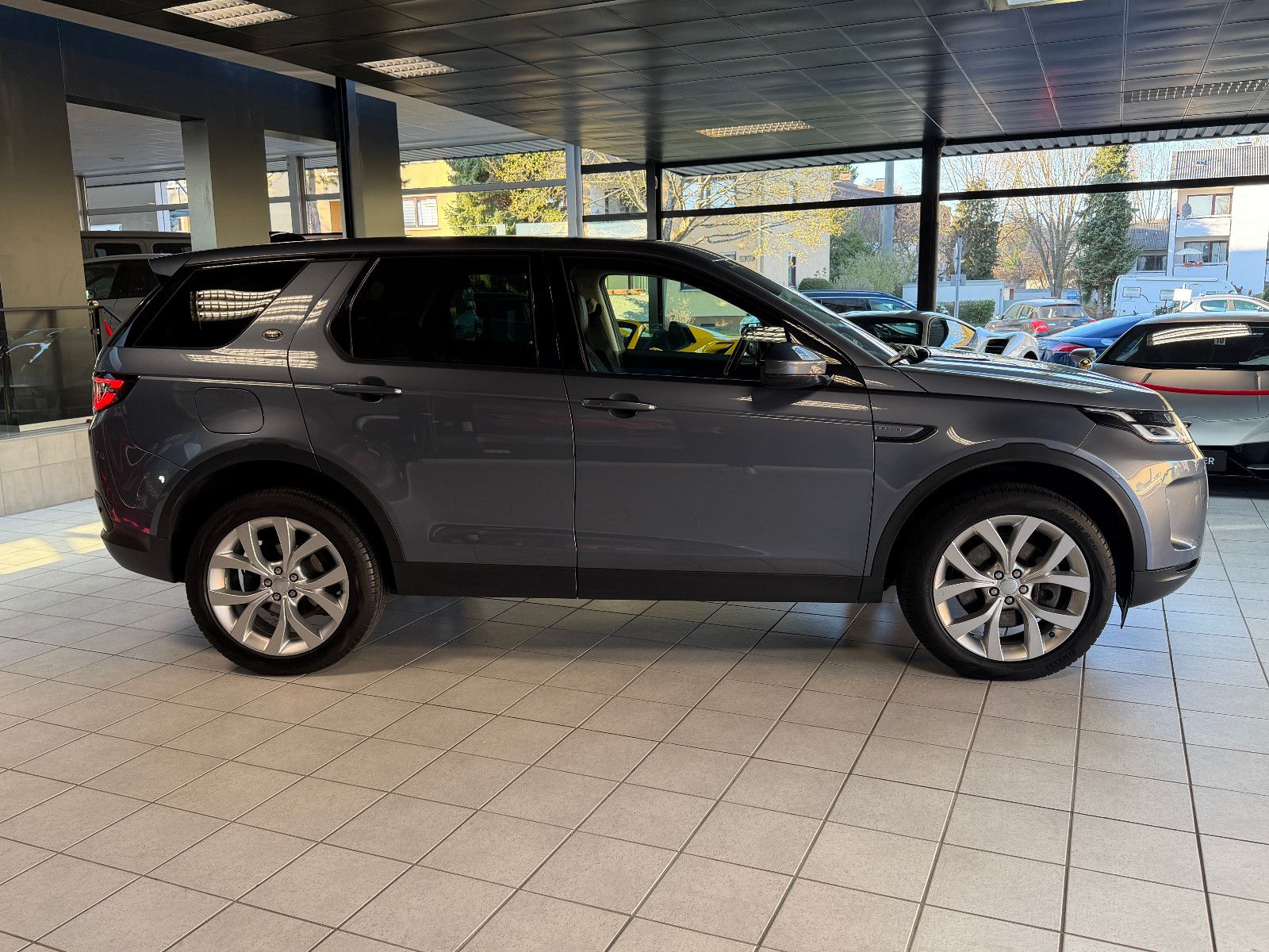 Fahrzeugabbildung Land Rover Discovery Sport SE AWD/PANO/KAMERA/LEDER/LED