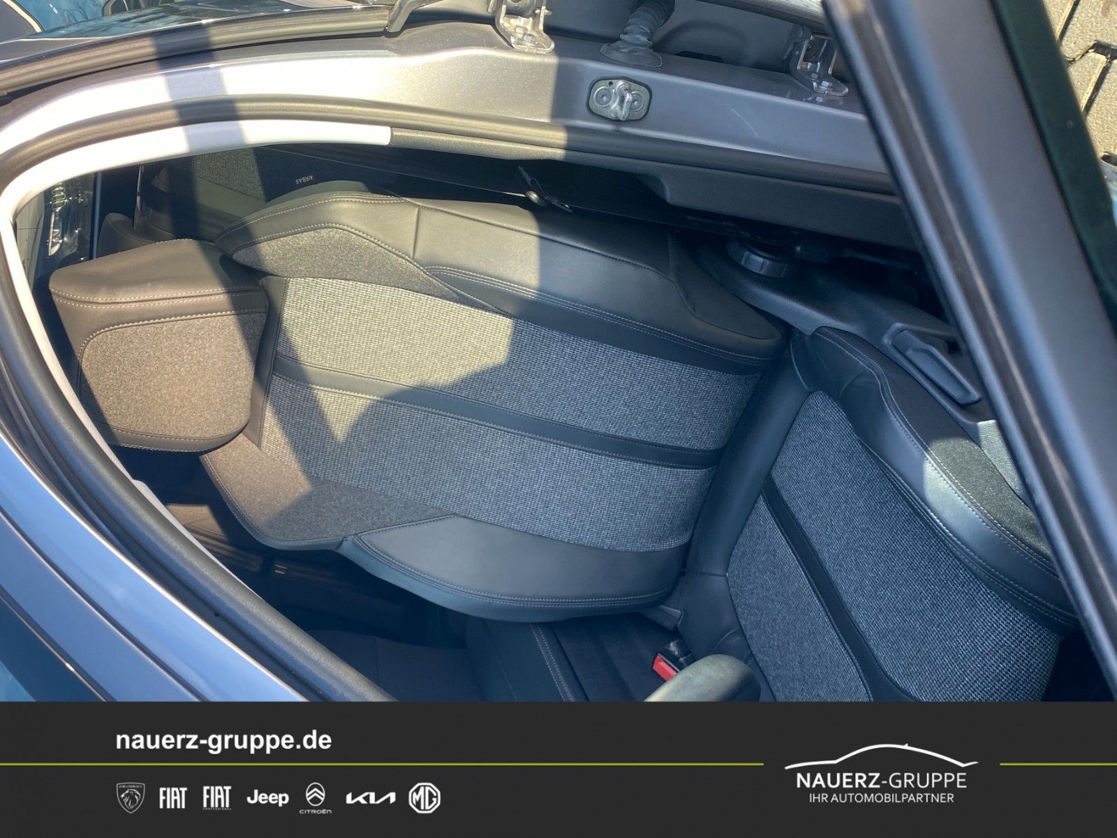 Fahrzeugabbildung Peugeot 3008 Allure Pure Tech 130
