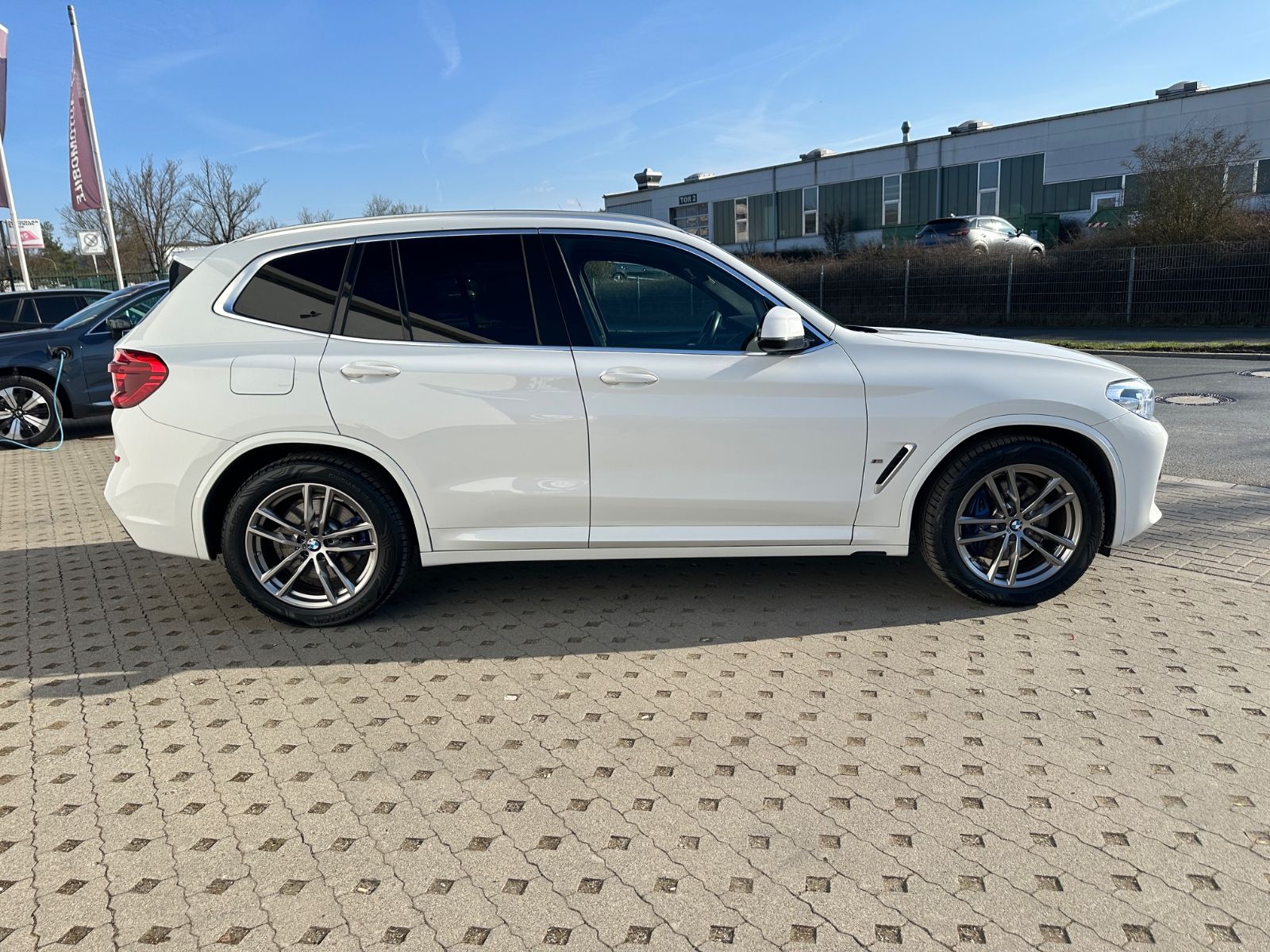 Fahrzeugabbildung BMW X3 xDrive30e M-Sport/Navi/Head-Up/LED/AHK