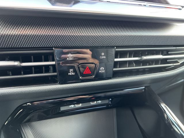 Golf VIII Variant R-Line 1.5 eTSI DSG